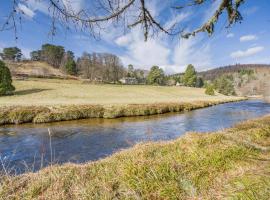 7 Bed in Strathdon oc-t30594, hotel em Strathdon