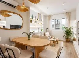Barcelona Central Charm with Mediterranean Vibes