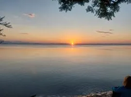 ChiemSeeNest - romantische Ferienwohnung am Chiemsee mit Seezugang