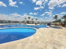 FLATS NO LAKE SIDE, A BEIRA DO LAGO PARANOÁ, COM ACESSO AO LAGO, LOCALIZADO NO SHTN TRECHO 1, COM PISCINA AQUECIDA, ACADEMIA, SAUNA, QUADRAS ESPORTIVAS, RESTAURANTE, LANCHONETE, FARMÁCIA, VAGA DE GARAGEM, RECEPÇÃO 24HS, WI-FI, SMART TV By REI DOS FLATS