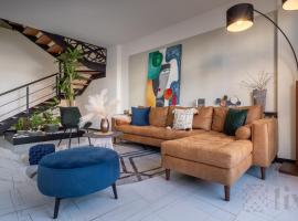 Exclusive Urban HomeResort، فندق في La Cañada
