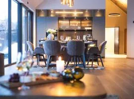 LyNora - Luxury Northern Lights Lodge with Jacuzzi & Lyngen Alps view