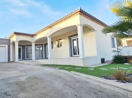 Maison vacances avec piscine Pennautier, Hotel in Pennautier