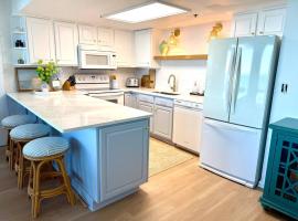 Luxury Beach-Front 3BR Condo • Hot Tub & Pool, отель в городе Орандж-Бич