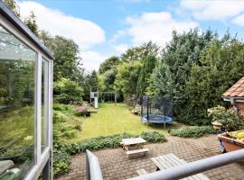Cozy House Close to Beach and B&O, hotel em Struer