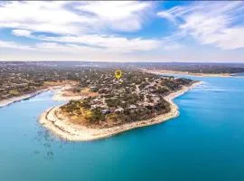 Premium 4BR Canyon Lake Getaway, Comfort and Views
