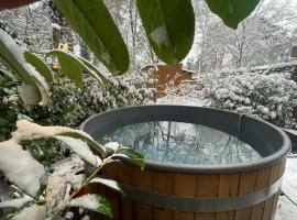 Forest Finest, luxe chalet met HOT TUB mooie overkapping en prachtige tuin met veel privacy, hotel en Hoenderloo