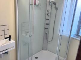 Nyumbani Stays, hotel em Boom