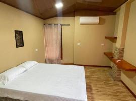 Cabinas en Cañas Guanacaste, khách sạn ở Cañas