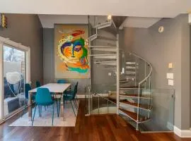 3-Story Townhome Free Parking Private Patio Washer-Dryer