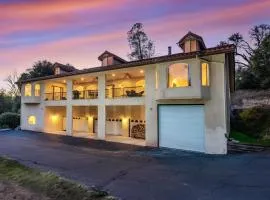 Big Oak Manor w/theater/hot tub/sauna/more