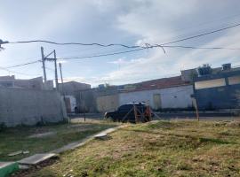 QUITINETE Proximo A PRAIA DUNAS PERO, hotel i Cabo Frio