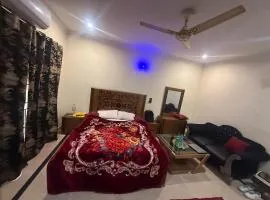 Private and Secure Stay - Price is Hourly - Max 4 Hours stay - Full Day also Available upon request - Gulberg 2 - Kalma Chowk - Upper Mall Canal