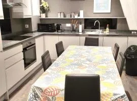 Penthouse near park - air con - Guest and the City