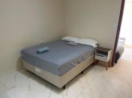 Ap 2 quartos com garagem, hotel u gradu Seabra