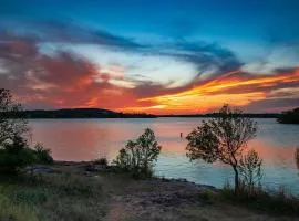 Ranchette Apartment- beach access small lake view