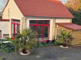 maison chaleureuse ,avec piscine, spa, Futuroscope, hotel com spa em Jaunay-Clan