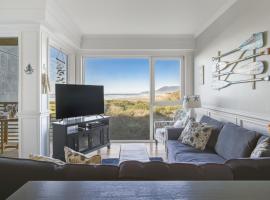 Oceanfront Bliss King Suite & Pet-Friendly Stay, Hotel in Rockaway Beach