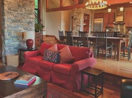 Luxury Orcas Island Getaway, Views, Near Eastsound, hotell i Eastsound