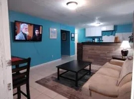 GpL 5542 Cozy Getaway with bright colors & full kitchen
