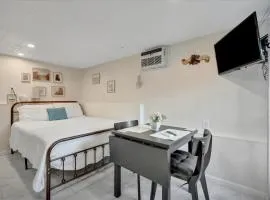 Quiet Studio Near Busch Gardens with Fenced Yard and BBQ