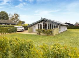 Beautiful Home In Hejls With Sauna, hotel a Hejls
