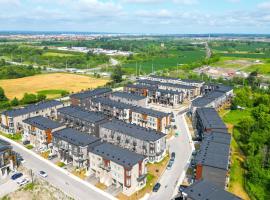 Modern Vaughan Retreat, 10 mins to Pearson Airport, Vaughan Mall, Hotel in Vaughan