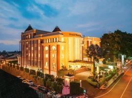 Grand Wahid Hotel Salatiga, hotelli kohteessa Salatiga
