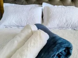 Casa reformada com Ar condicionado e Garagem, perto CMPC e BR 116 com Self Check-in