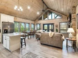 Beautiful Smoky Mountain Views with Hot Tub Game Room