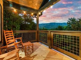 Beautiful Smoky Mountain Views with Hot Tub Game Room, hotel sa Gatlinburg