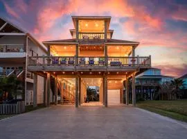 Steps To The Beach with Hot Tub Yard Games
