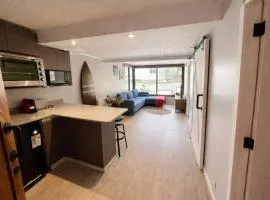 Departamento recien remodelado en edificio frente a la playa