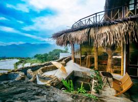 Puluong Qui E Ora、Lũng Tiềmのホットタブ付きホテル