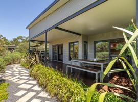 Hartzell One Seven - Private - Family Friendly, Hotel in Wilyabrup