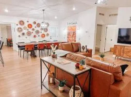 8BR 5BA, sleeps 20, 15 min to Sedona, walk to trails!