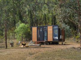 Bundaleer Tiny House 1 by Tiny Away, hotel em Doyles Creek