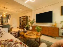 Oasis Authentic Thai Teak Home Central Sathorn