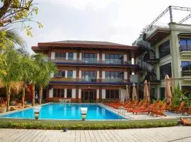 The Luna Tam Coc Hostel - Bar & Pool,Trekking Cuc Phuong