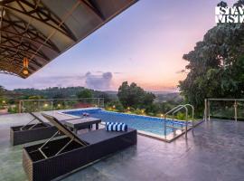 StayVista at Ravendell with Pool and Lawn, Hotel in Jambhulpāda