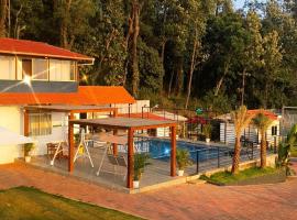 Jambur में Villas Montana Resort, स्विमिंग पूल वाला होटल