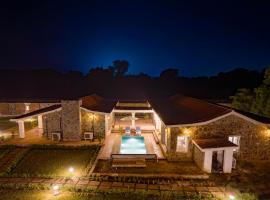 The Aravalli Reserve, viešbutis mieste Dhauj