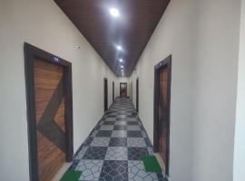 HOTEL O SHRI KRISHNA GRAND, hotel en Karīmnagar