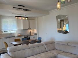 Three Bedroom Family Vacation Apartment - Lustica Marina Village, hotel a Radovići