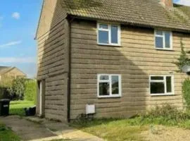 Peterborough Nice House with garden free parking