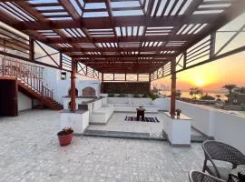 Spacious Luxury Nile-View Apartment on Upper Floor with Rooftop, Jacuzzi & BBQ ,Steps from Hilton Hotel