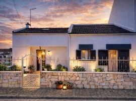 Casa acolhedora a 15m da Praia, Hotel in Corroios