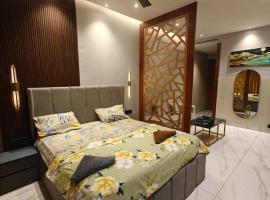 Blue Sapphire Forest Stays, hotel a Ghaziabad