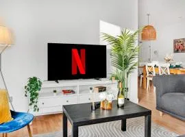 Spacious NG1 City Centre Apartment Near Motorpoint Arena, sleeps 6