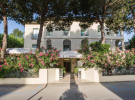 Hotel Dover Rooms & Coffee Adults Friendly, hotel em Cervia